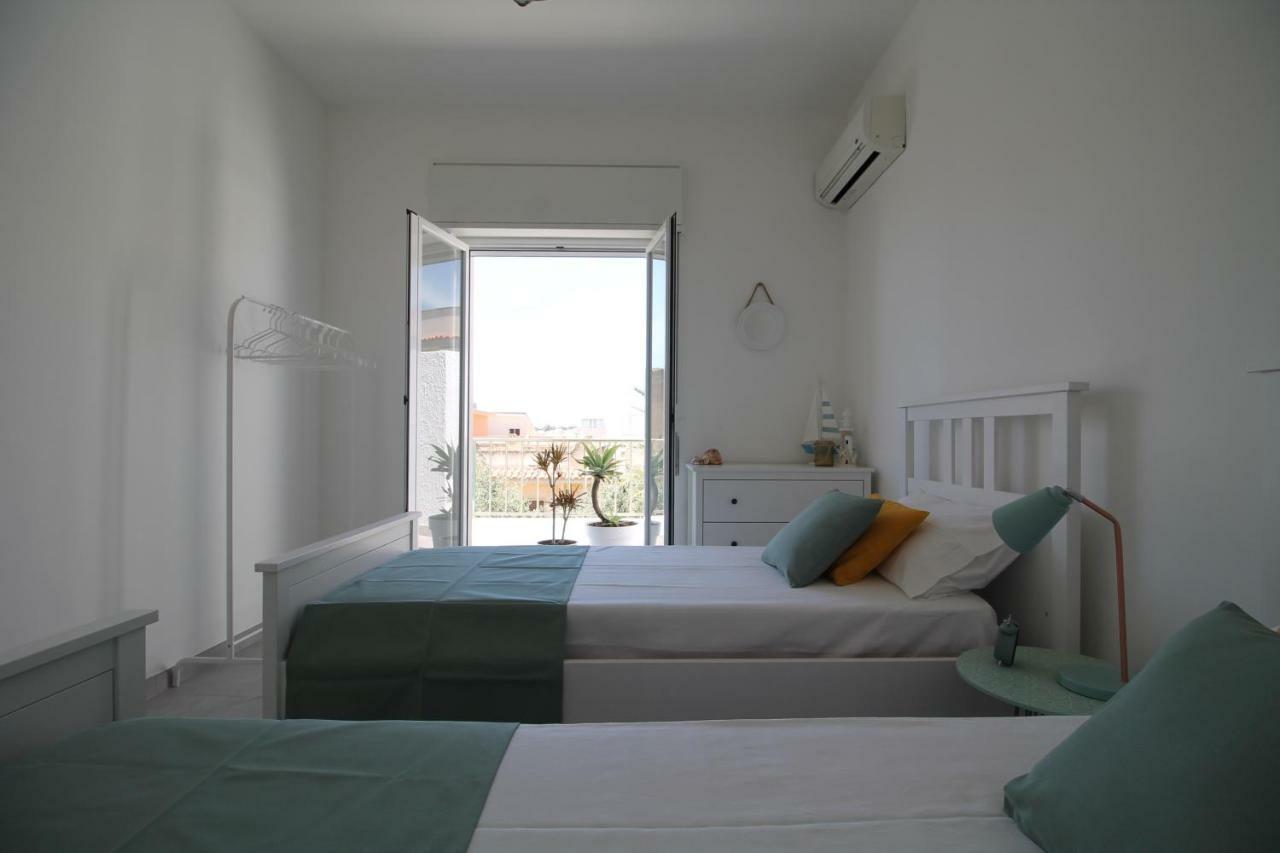 Colori A Mare Apartment *